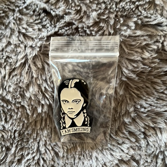 Wednesday Addams I am smiling lapel pin ♥️ - Picture 3 of 3
